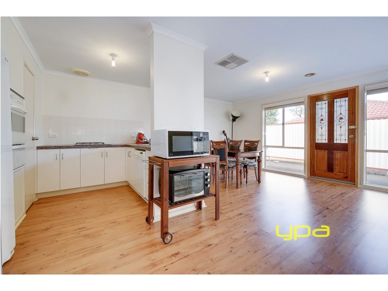 2 Matthews Crescent, Roxburgh Park VIC 3064