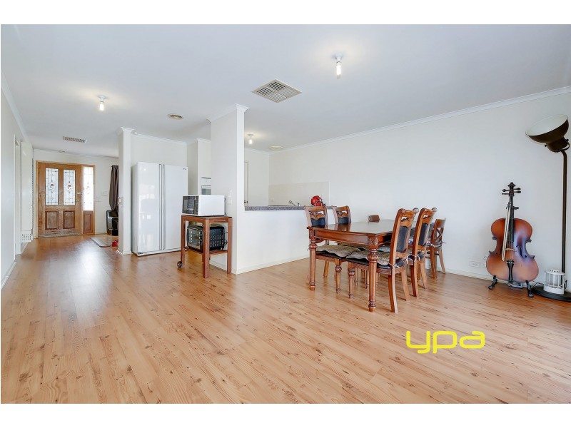 2 Matthews Crescent, Roxburgh Park VIC 3064