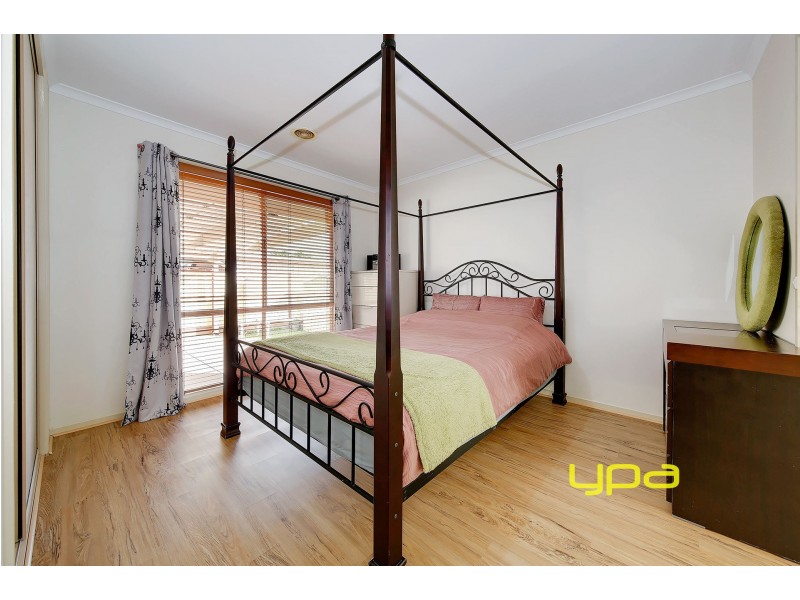 2 Matthews Crescent, Roxburgh Park VIC 3064