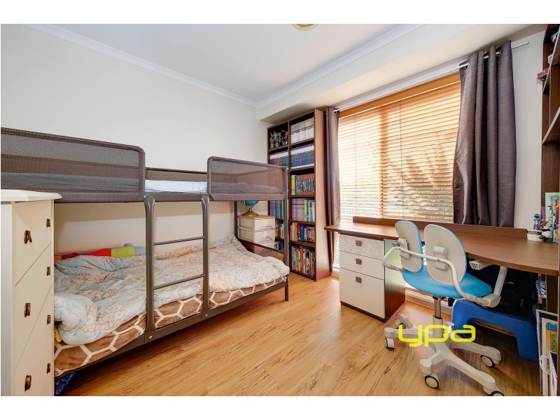 2 Matthews Crescent, Roxburgh Park VIC 3064