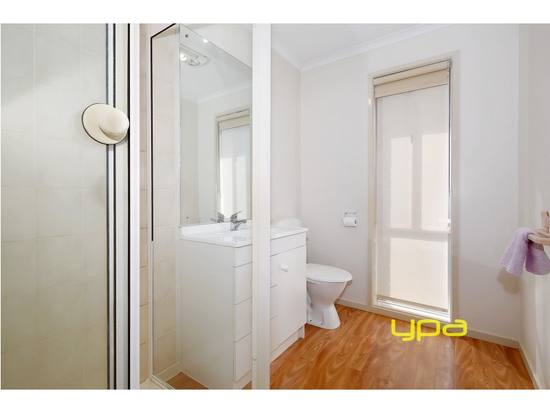 2 Matthews Crescent, Roxburgh Park VIC 3064