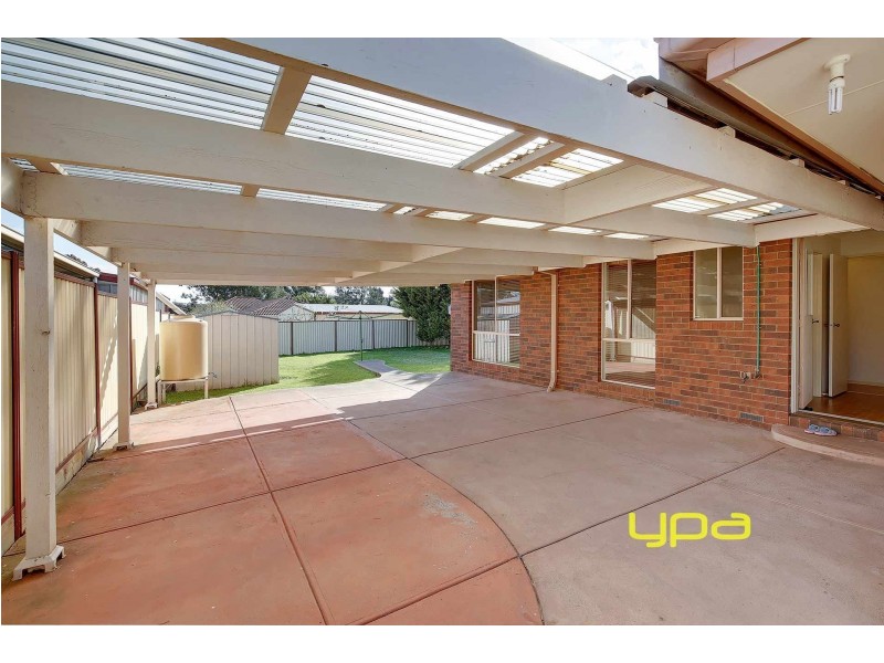 2 Matthews Crescent, Roxburgh Park VIC 3064