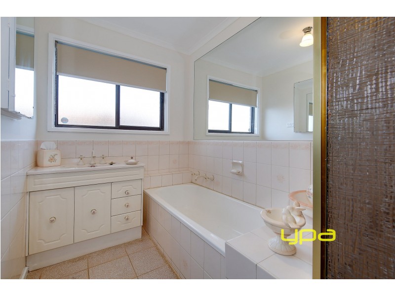 4 Balook Court, Meadow Heights VIC 3048