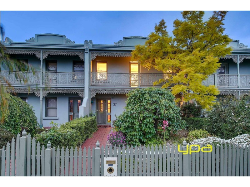 37 Rossiter Avenue, Roxburgh Park VIC 3064