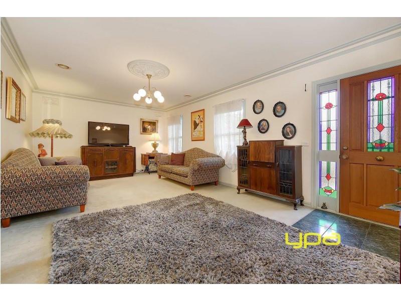 37 Rossiter Avenue, Roxburgh Park VIC 3064