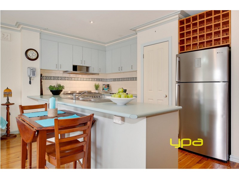 37 Rossiter Avenue, Roxburgh Park VIC 3064