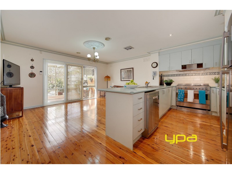 37 Rossiter Avenue, Roxburgh Park VIC 3064