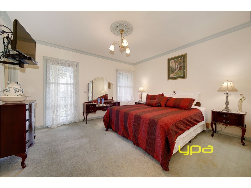 37 Rossiter Avenue, Roxburgh Park VIC 3064