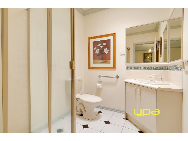 37 Rossiter Avenue, Roxburgh Park VIC 3064