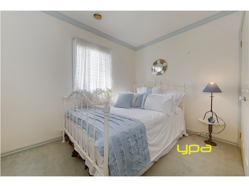 37 Rossiter Avenue, Roxburgh Park VIC 3064