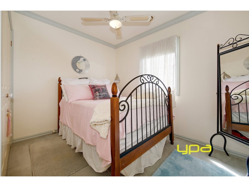 37 Rossiter Avenue, Roxburgh Park VIC 3064