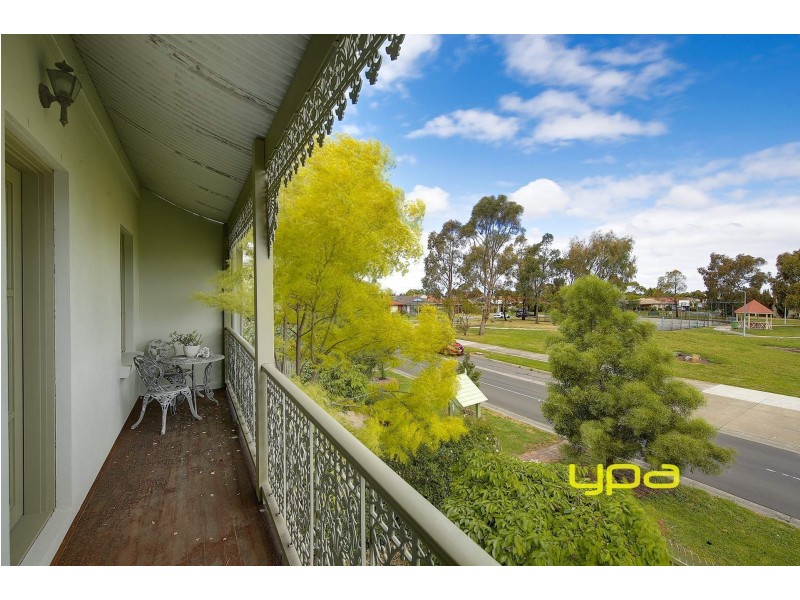 37 Rossiter Avenue, Roxburgh Park VIC 3064