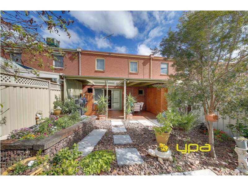 37 Rossiter Avenue, Roxburgh Park VIC 3064