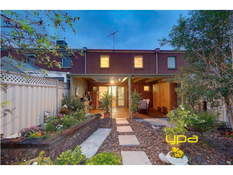 37 Rossiter Avenue, Roxburgh Park VIC 3064