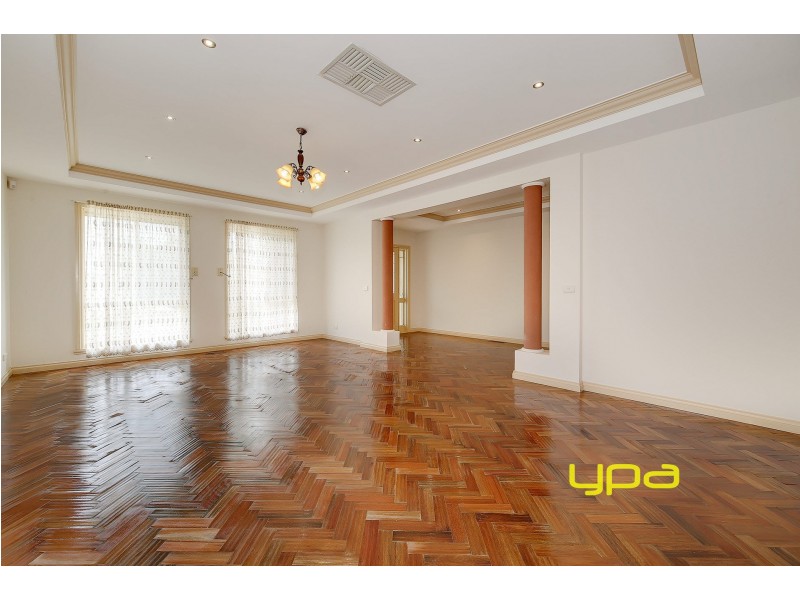 10 Lockwood Drive, Roxburgh Park VIC 3064