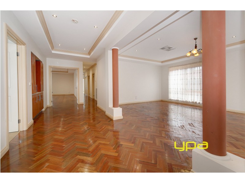 10 Lockwood Drive, Roxburgh Park VIC 3064