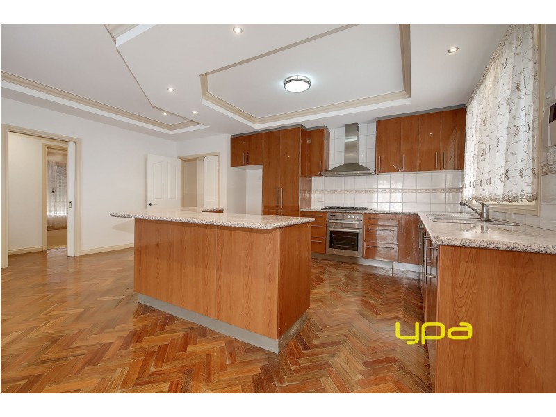 10 Lockwood Drive, Roxburgh Park VIC 3064