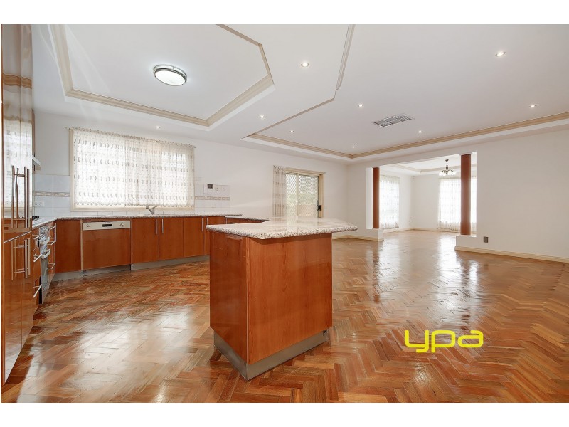 10 Lockwood Drive, Roxburgh Park VIC 3064