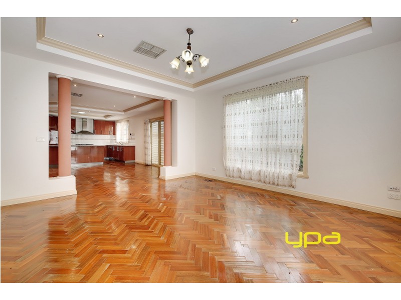 10 Lockwood Drive, Roxburgh Park VIC 3064