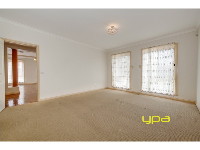 10 Lockwood Drive, Roxburgh Park VIC 3064