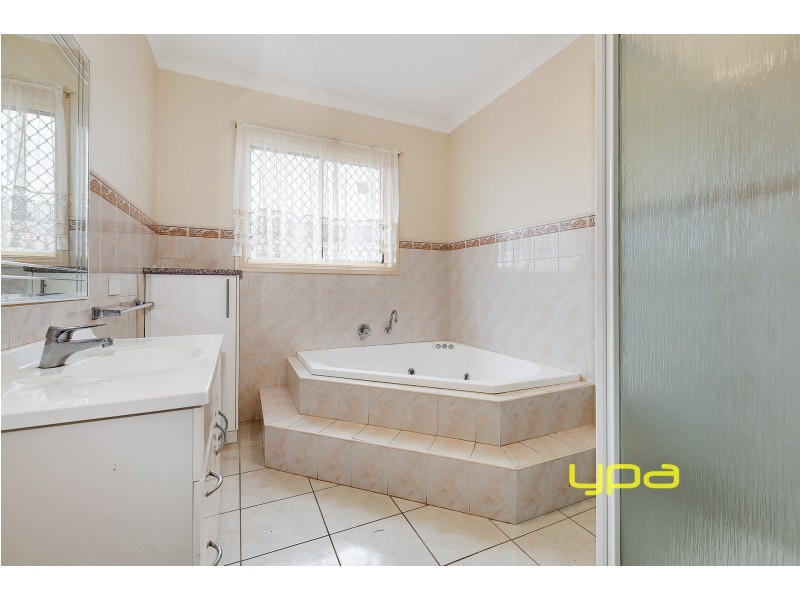 10 Lockwood Drive, Roxburgh Park VIC 3064