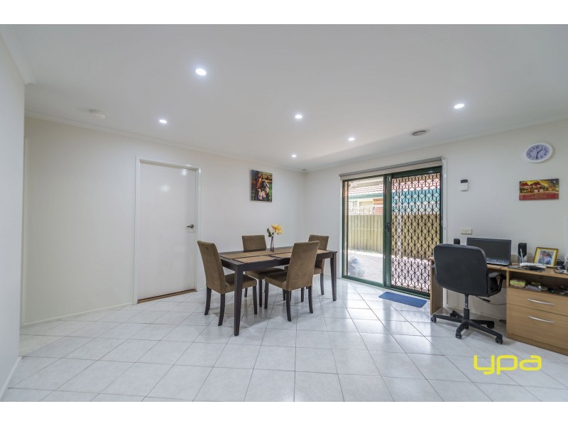 5 Benaud Close, Meadow Heights VIC 3048