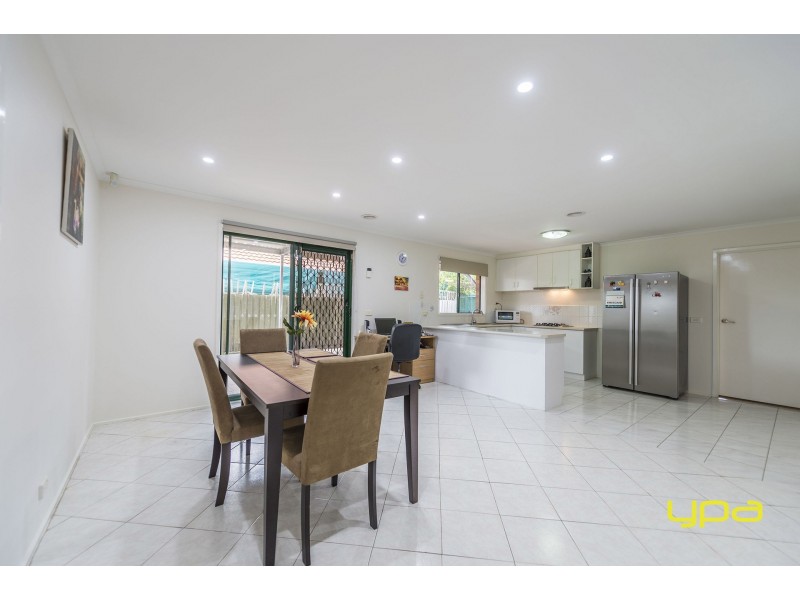 5 Benaud Close, Meadow Heights VIC 3048