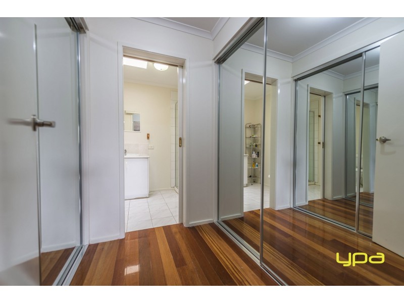 5 Benaud Close, Meadow Heights VIC 3048