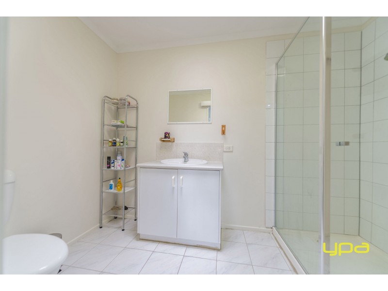 5 Benaud Close, Meadow Heights VIC 3048