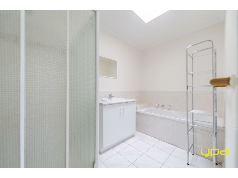 5 Benaud Close, Meadow Heights VIC 3048