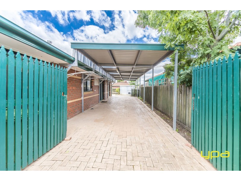 5 Benaud Close, Meadow Heights VIC 3048