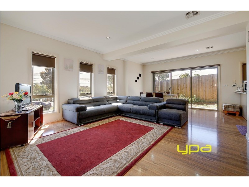 1/64 Lorraine Crescent, Jacana VIC 3047