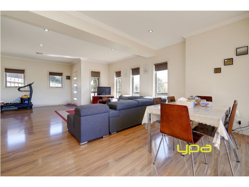 1/64 Lorraine Crescent, Jacana VIC 3047