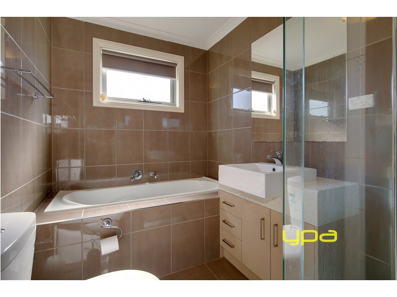 1/64 Lorraine Crescent, Jacana VIC 3047