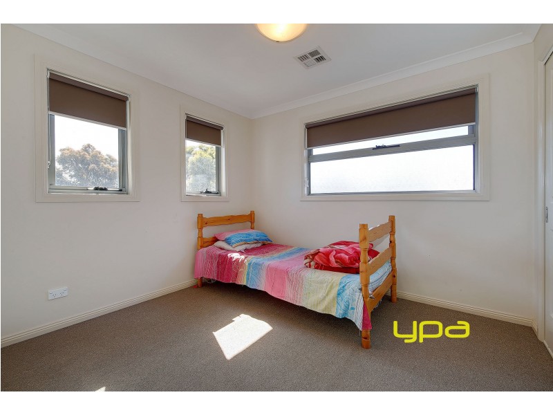 1/64 Lorraine Crescent, Jacana VIC 3047