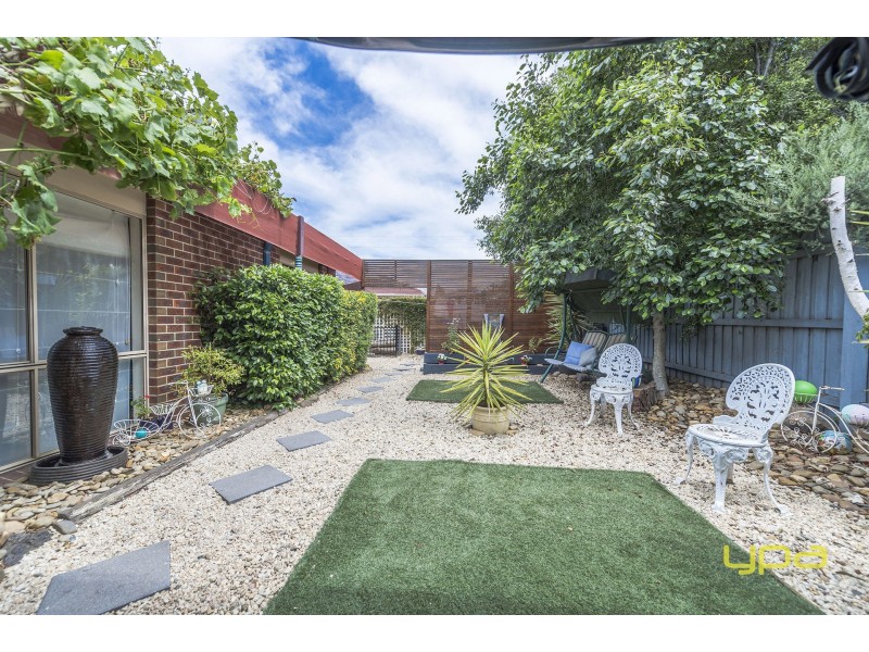 7 Tilley Walk, Roxburgh Park VIC 3064