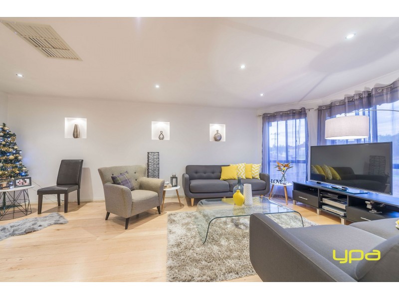 15b Rokewood Crescent, Meadow Heights VIC 3048