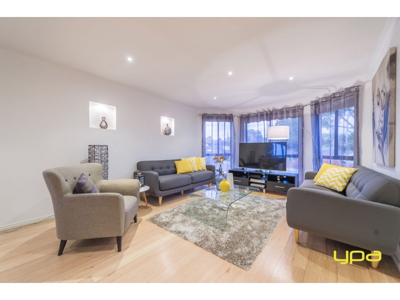 15b Rokewood Crescent, Meadow Heights VIC 3048