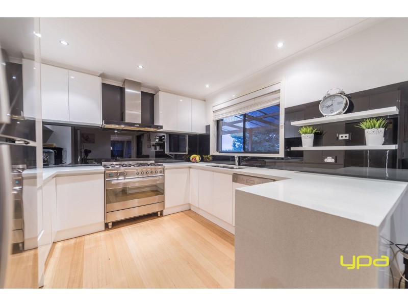 15b Rokewood Crescent, Meadow Heights VIC 3048