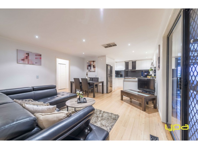 15b Rokewood Crescent, Meadow Heights VIC 3048