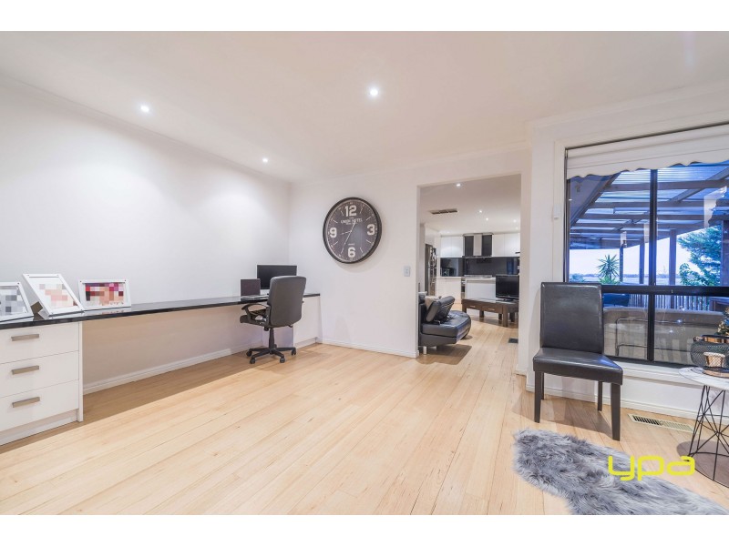 15b Rokewood Crescent, Meadow Heights VIC 3048