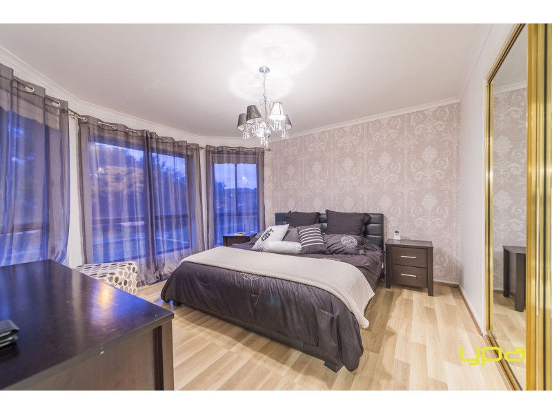 15b Rokewood Crescent, Meadow Heights VIC 3048