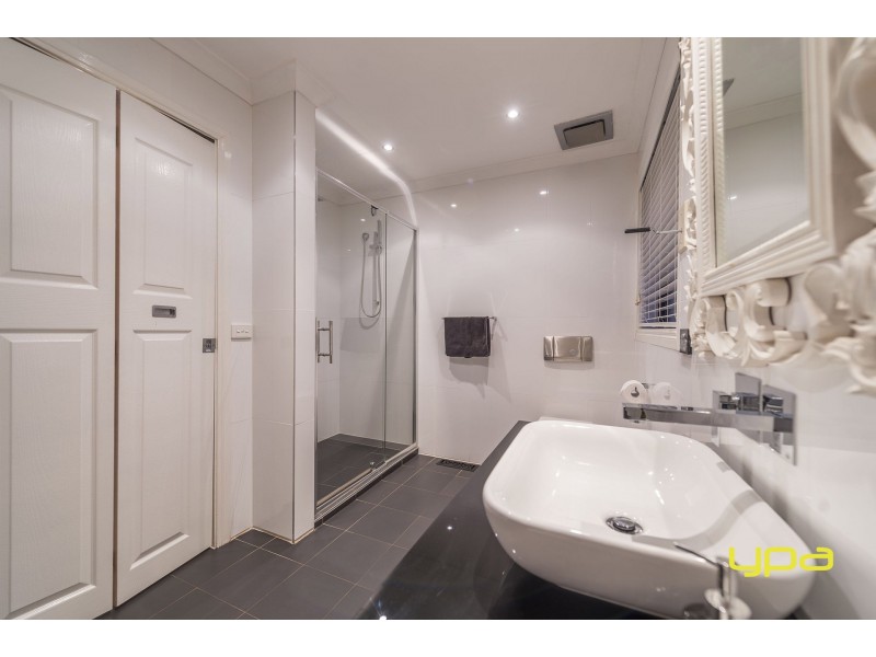 15b Rokewood Crescent, Meadow Heights VIC 3048