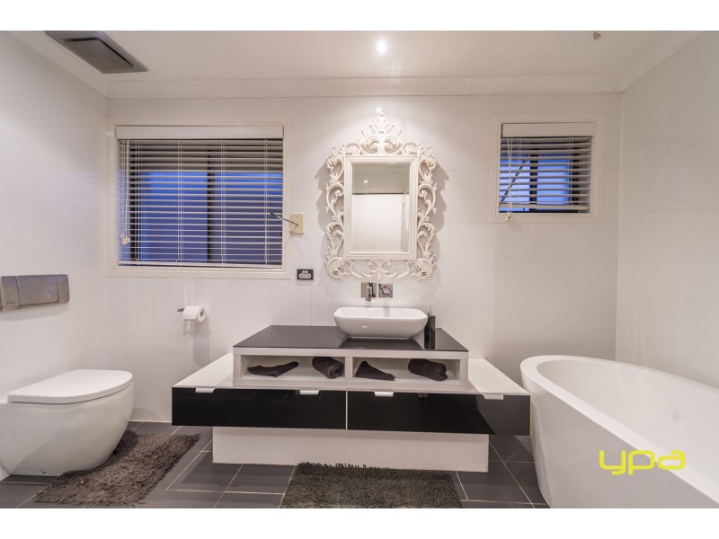 15b Rokewood Crescent, Meadow Heights VIC 3048