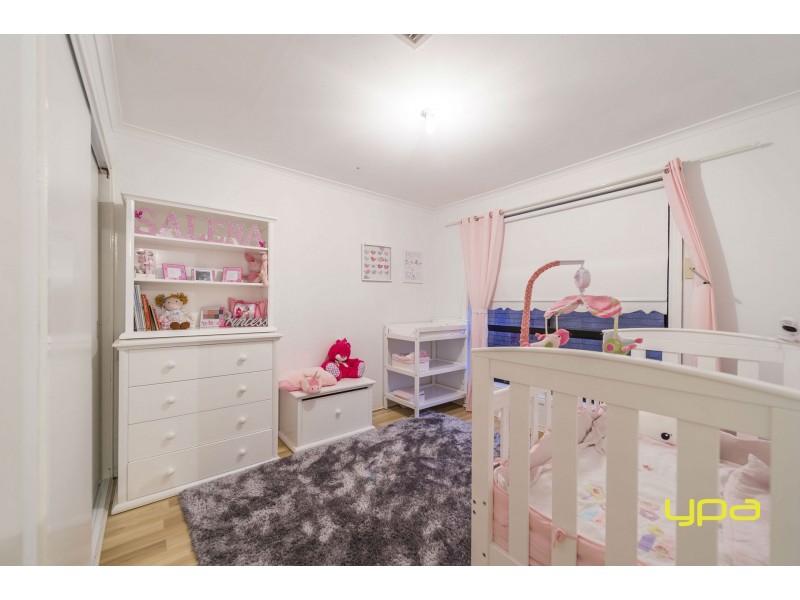 15b Rokewood Crescent, Meadow Heights VIC 3048