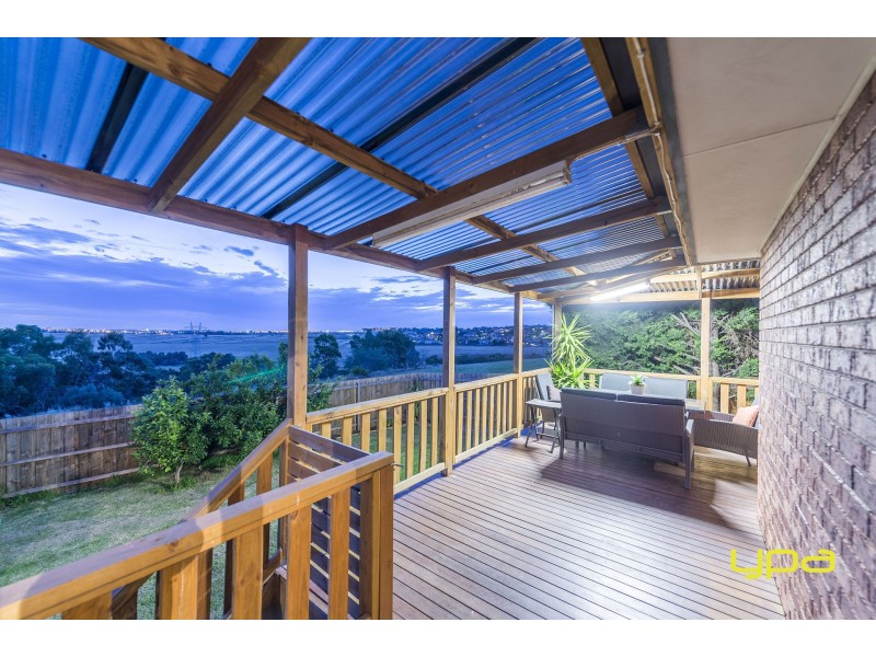 15b Rokewood Crescent, Meadow Heights VIC 3048