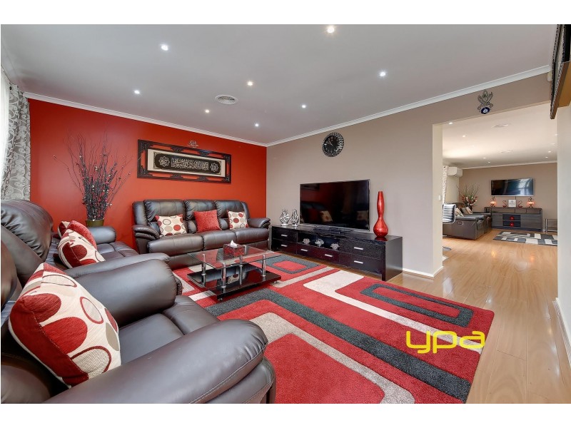 5 Shepherd Avenue, Roxburgh Park VIC 3064