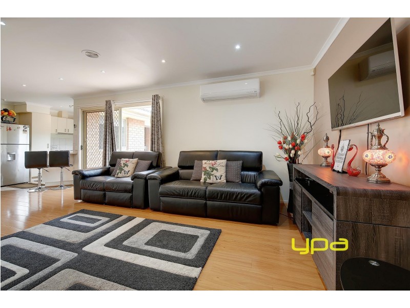 5 Shepherd Avenue, Roxburgh Park VIC 3064