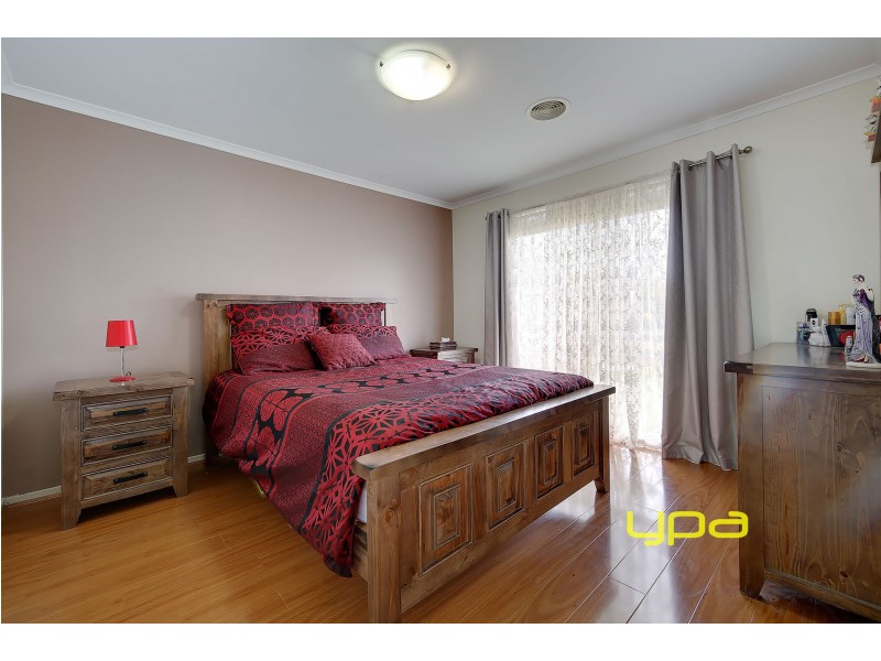 5 Shepherd Avenue, Roxburgh Park VIC 3064