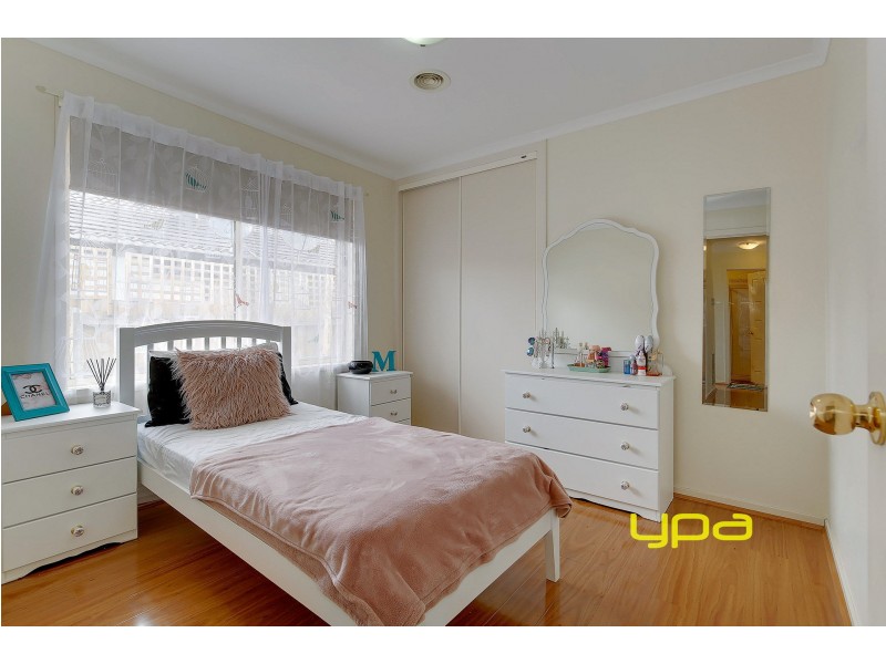 5 Shepherd Avenue, Roxburgh Park VIC 3064